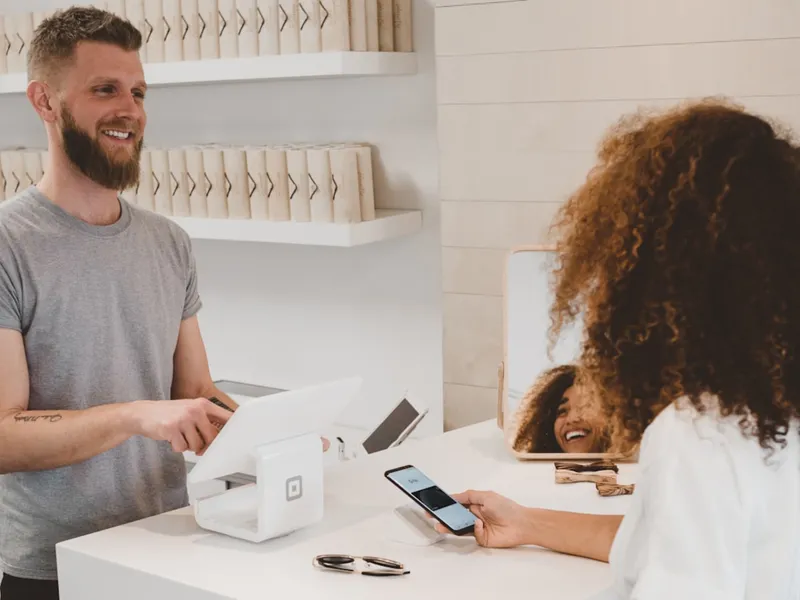 Transaction sur une marketplace sectorielle entre acheteur et vendeur