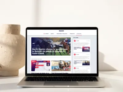 Page d'accueil du site Equidia affichée sur un ordinateur portable et un téléphone
